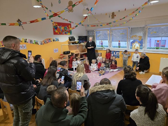 Božićna priredba u jasličkoj skupini - Pačići