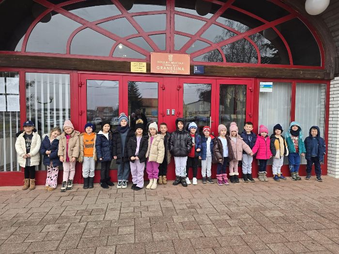 posjet-djece-starije-odgojne-skupine-leptirici-knjiznici-os-granesina