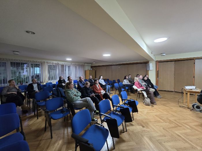 odrzano-predavanje-za-roditelje-i-odgojitelje-na-temu-digitalni-mediji-i-obiteljska-komunikacija